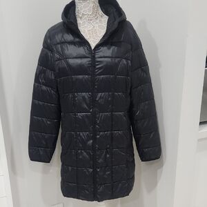 Elegant Black Hooded Puffer Coat